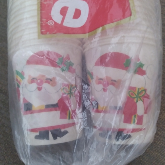 Vintage Dixie Christmas 5oz refill cups - Picture 2 of 4